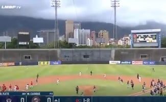 Terremotos provocan pánico en estadio de Venezuela; así se vivieron los sismos durante partido de beisbol profesional