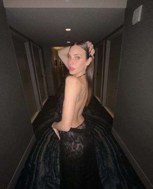 Macarena, novia de Juanpa Zurita, en vestido transparente de encaje