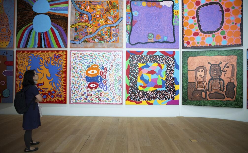 El Museo Yayoi Kusama se ubica en el distrito de Shinjuku, cerca del estudio de la artista y del centro psiquiátrico donde reside.