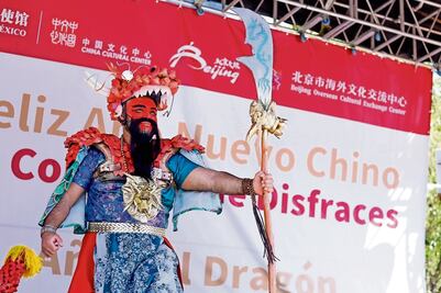 Dragones y samurais dan inicio a festejos por Año Nuevo Chino