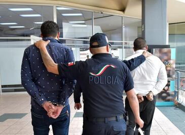 Detienen a 2 hombres con medio kilo de cocaína en Avenida Central en Ecatepec