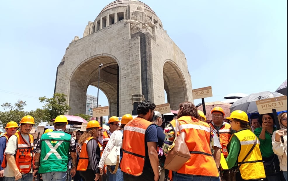 Personas participan en el Primer Simulacro Nacional 2025 en la zona  Centro de la Ciudad de México. Foto: Juan Boites/EL UNIVERSAL