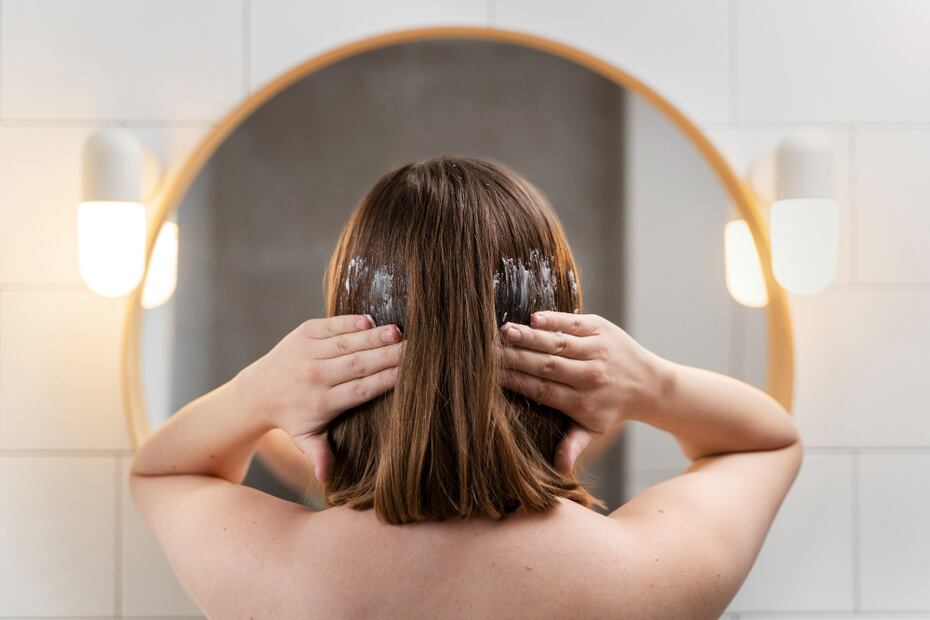 Tu cabello merece tiempo y cuidado al cepillarlo. Foto: Freepik