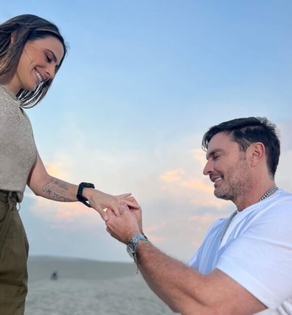 Julián Gil se compromete y su futura esposa responde a pregunta sobre Marjorie