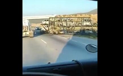 Registran en el Arco Norte incendio de camión madrina que transportaba 10 vehículos 