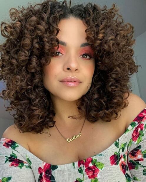 La experta en rizos Julissa Prado nos da tips para cuidar el pelo chino