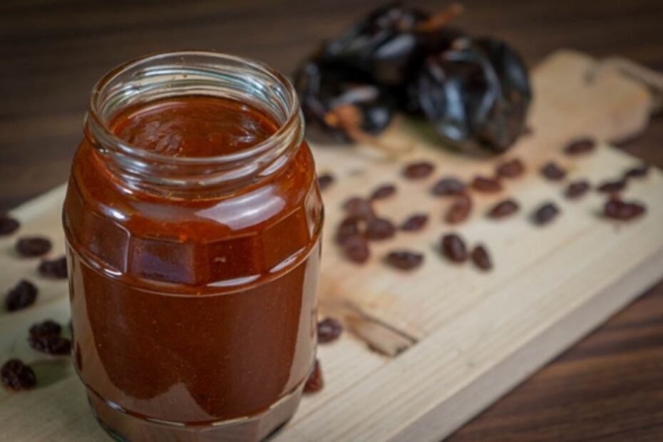 Prepara una rica y original salsa de pasitas con chile cascabel