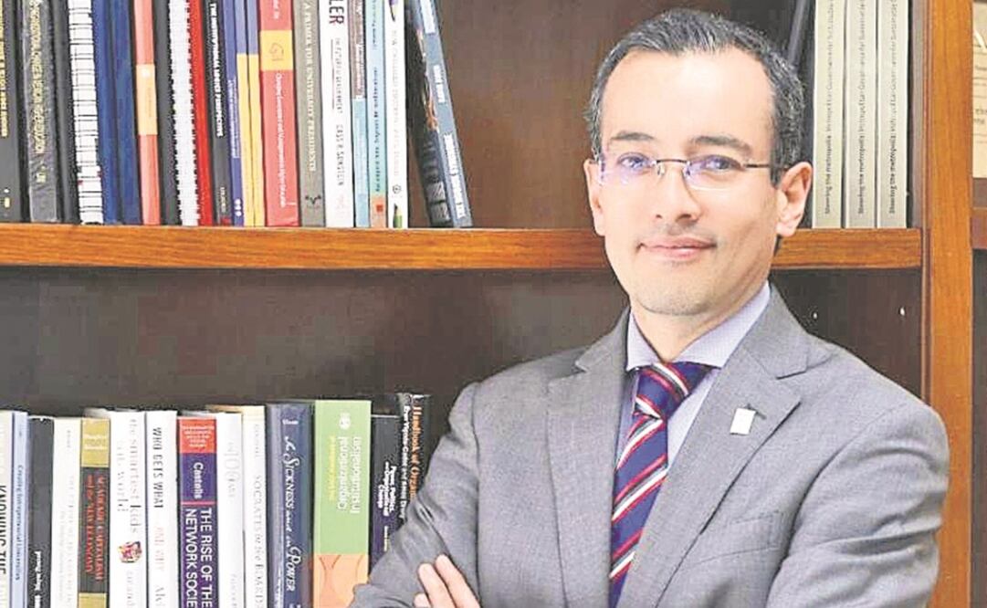 Rest ricc ión. El vicerrector Iván Moreno aseguró que durante 2019 no se adquirirán vehículos nuevos para personal directivo. Foto: CORTESÍA