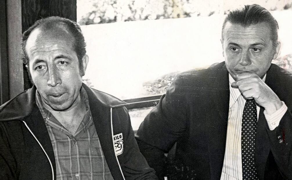 Desde sus inicios como entrenador del COM, Hausleber (der.) hizo mancuerna con Alfonso Márquez de la Mora, quien comenzó como su asistente pero llegaría a ser el primer juez latinoamericano con credenciales internacionales en atletismo. Archivo EL UNIVERSAL.