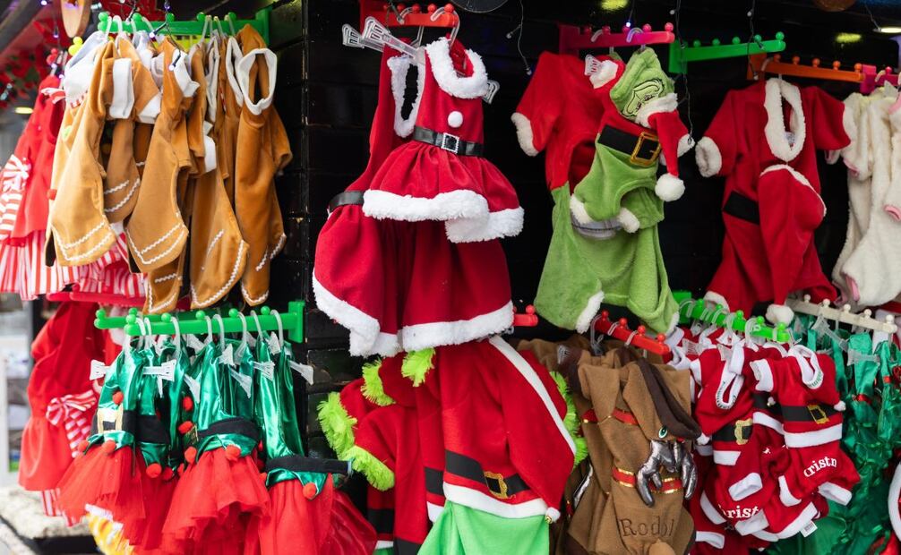 Compras navideñas para lomitos (23-12-24). Foto: Hugo Salvador/ELUNIVERSAL