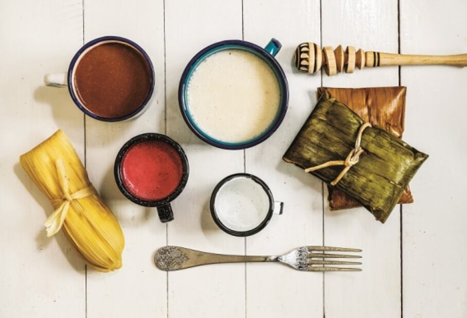 Rosca rellena de pulque y tamales de cochinita en la expo Roscatitlán