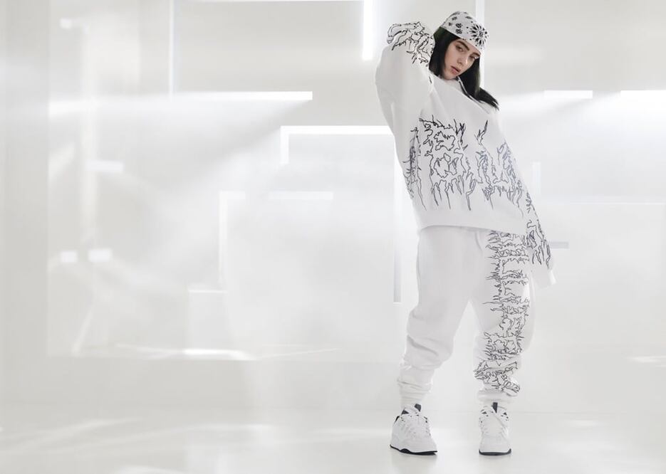 La colección cuenta con prendas oversize en colores blanco, negro, verde y naranja / Foto: Bershka