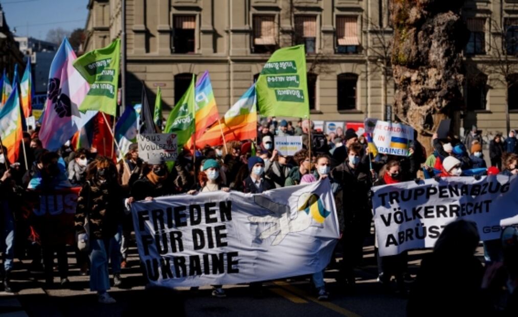 Muestran solidaridad con Ucrania en calles de todo el mundo