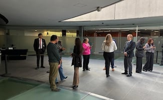 Prohíben acceso de prensa al Senado tras presunta renuncia del fiscal Gertz; bloquean accesos al recinto