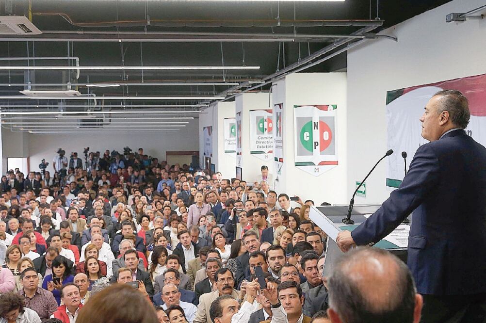 Manlio Fabio Beltrones, candidato a dirigir el partido, indicó que si lo ratifican como líder, comenzará a trabajar en las 13 entidades que tendrán comicios en 2016 (CHRISTOPHER VELÁZQUEZ. MIC PHOTO PREES)