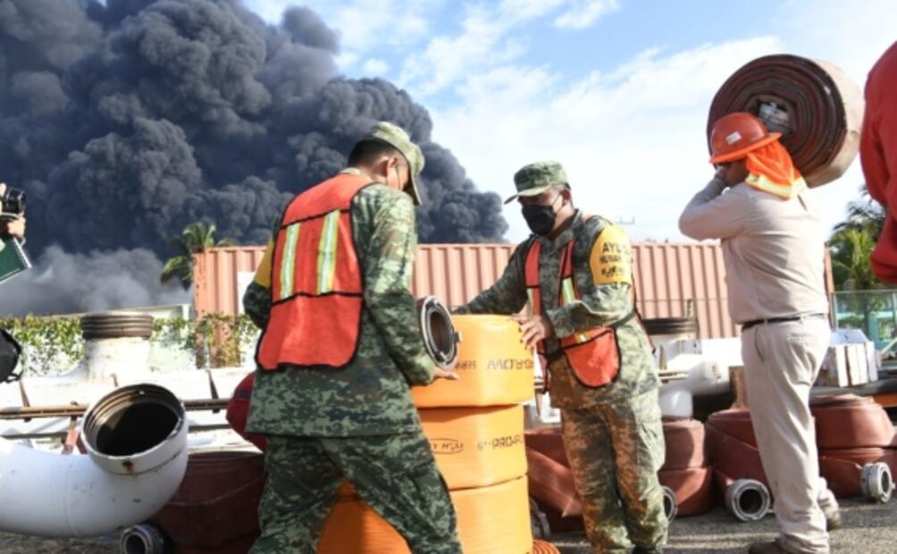 Ejército mexicano instala puente aéreo para apoyar a Cuba en extinción de incendio en refinería