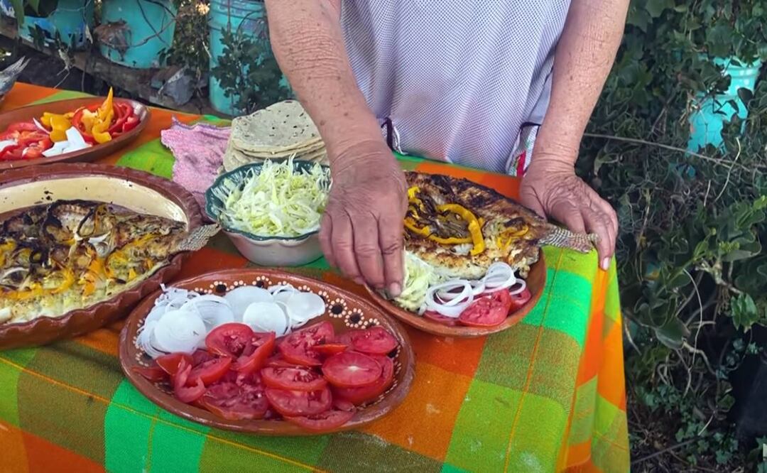 Prepara estás delicosas mojarras al carbón con la exclusiva receta de Doña Ángela desde su rancho a tu cocina. Foto: YouTube "De Mi Rancho A Tu Cocina"