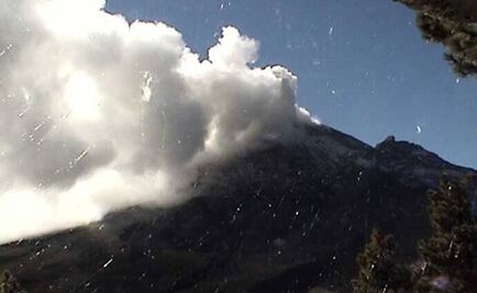 Cierran aeropuerto de Puebla por caída de ceniza del "Popo"