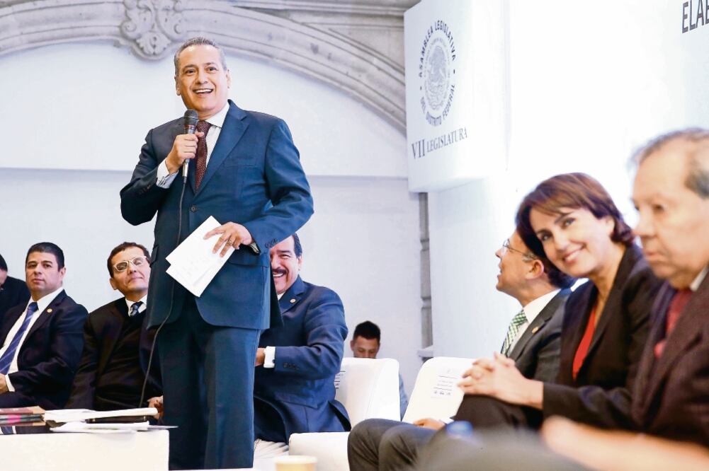 Manlio Fabio Beltrones, ex presidente nacional del PRI, participó en el foro Gobierno de Coalición en la Ciudad de México (LUCIA FLORES. OBTURADORMX)