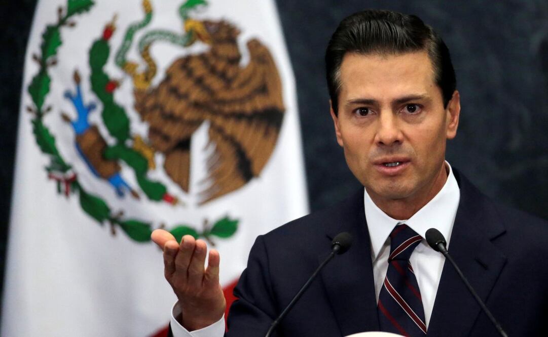 El entonces presidente de México, Enrique Peña Nieto, habla durante una conferencia de prensa en la residencia presidencial de Los Pinos en la Ciudad de México el miércoles 4 de enero de 2017. Foto: AP/Marco Ugarte