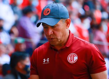 Ignacio Ambriz se iría del Toluca si no derrota al América