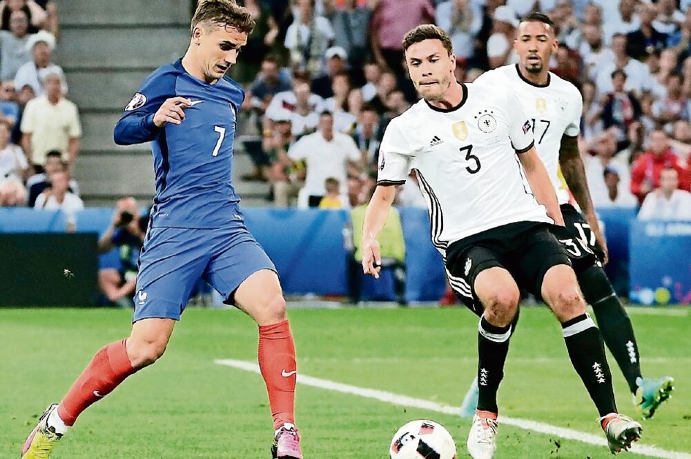 Antoine Griezmann (7) fue el autor de las dos anotaciones (PETR DAVID JOSEK. AP)
