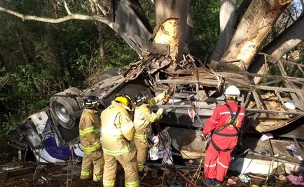 Volcadura de autobús deja 8 muertos y 21 heridos en Nayarit