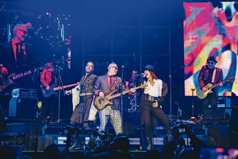 El bajista Sabo Romo encabeza el show que trae de vuelta clásicos del rock. Foto: BOBO music