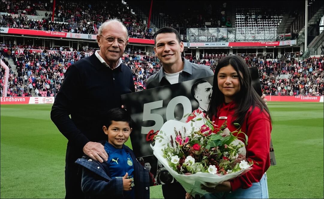 Chucky Lozano recibió homenaje por sus 50 goles con el PSV Eindhoven / FOTO: @PSV