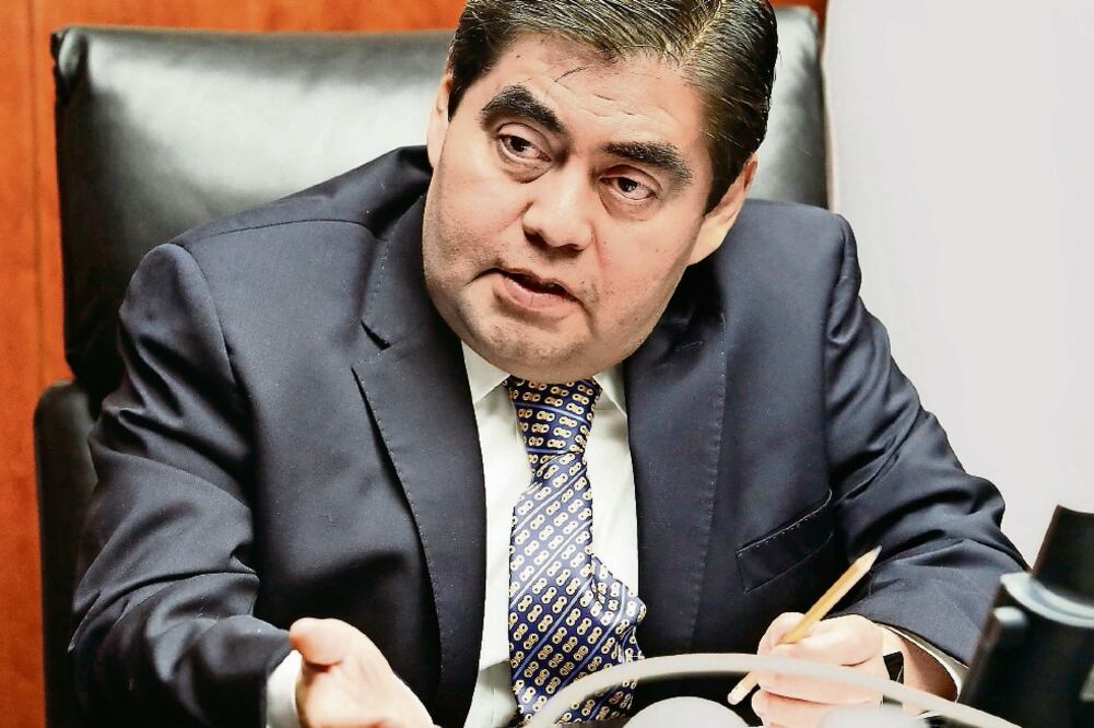 “Hay rechazo”. El senador Miguel Barbosa afirma que la sociedad rechaza las reformas “ilegales” que sólo benefician a algunos sectores (ARCHIVO. EL UNIVERSAL)