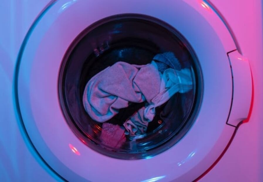 Cómo lavar las camisas blancas para que parezcan nuevas