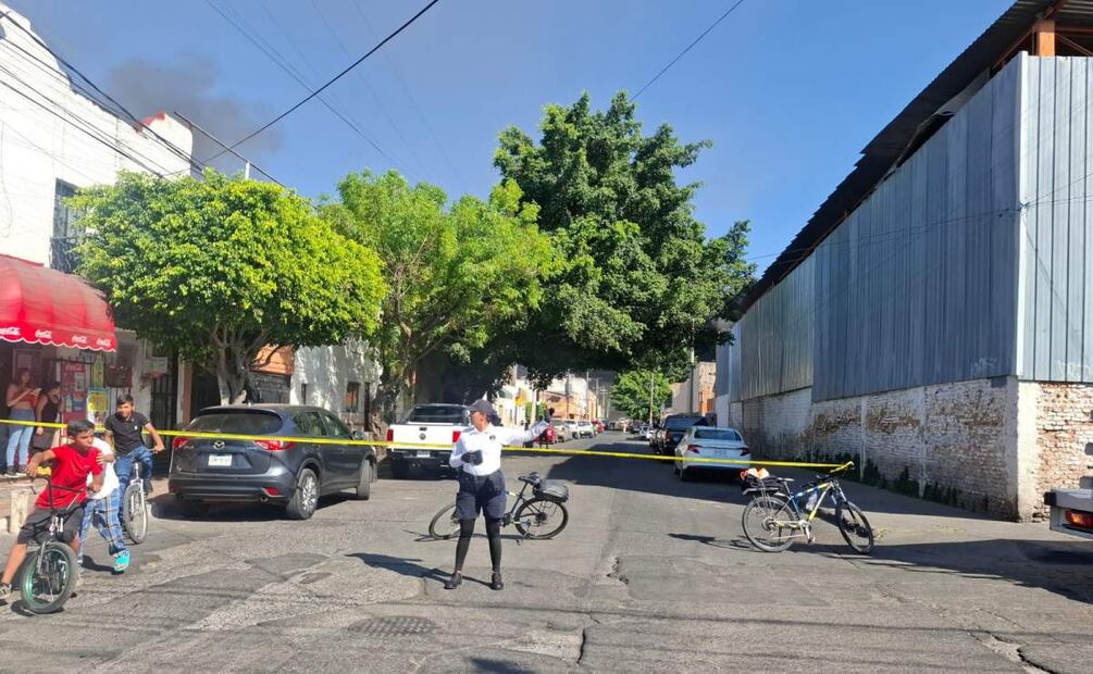 Evacúan a 24 mil estudiantes y vecinos de las fábricas de Guadalajara, Jalisco (26/02/2025). Foto: X (@JaliscoVial)