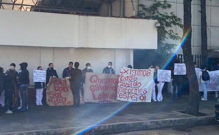 Personal médico del GEA González protesta por falta de pago; bloquean Calzada de Tlalpan por casi una hora