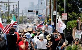Manifestantes protestan por tercer día contra redadas migratorias en Los Ángeles; sigue en vivo la cobertura