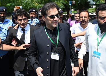 Aliados de Imran Khan, exprimer ministro preso, ganan elecciones en Paquistán, pero no logran mayoría