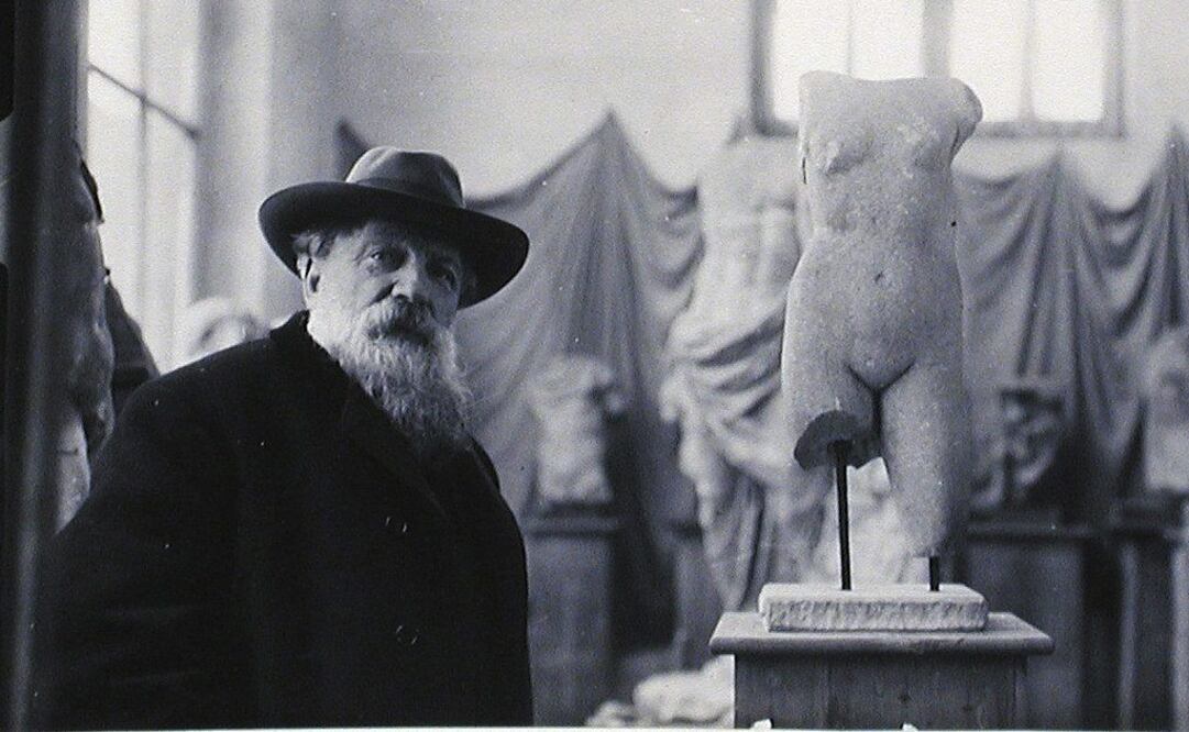 "Rodin en medio de sus antigüedades", de Albert Harlingue. Foto: EFE/A. Harlingue