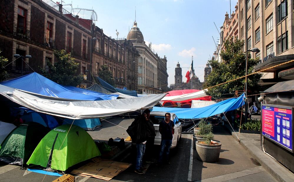El plantón de maestros de la CNTE que se instaló en el Zócalo se extendió por calles del primer cuadro de la Ciudad de México, el martes 20 de mayo de 2025. Foto: Darío Luna/EL UNIVERSAL