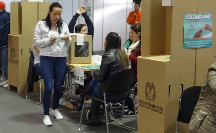 Colombia vota plebiscito sobre la Paz; Santos emite sufragio