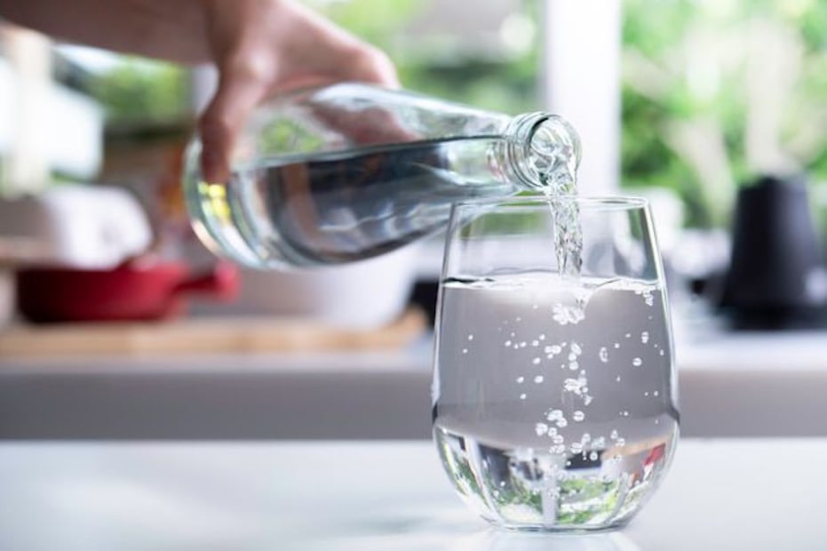 El impacto de beber soda en los riñones. Fuente: Freepik.
