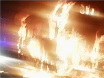 Criminales rociaron gasolina y prendieron fuego a un autobús de pasajeros en Tizayuca Hidalgo