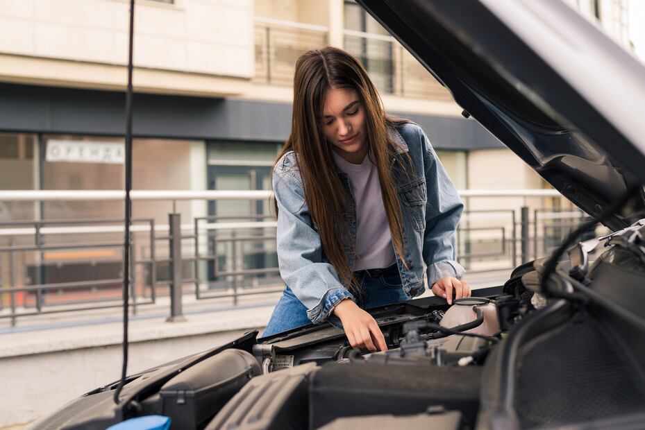 Así puedes pasar batería a tu auto automático. Foto: Freepik