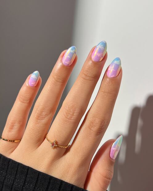 Un poco de brillo luce muy chic. Foto: Especial. Instagram @samrosenails