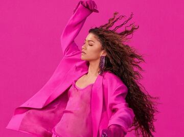 Zendaya causa furor en catsuit con transparencias Valentino