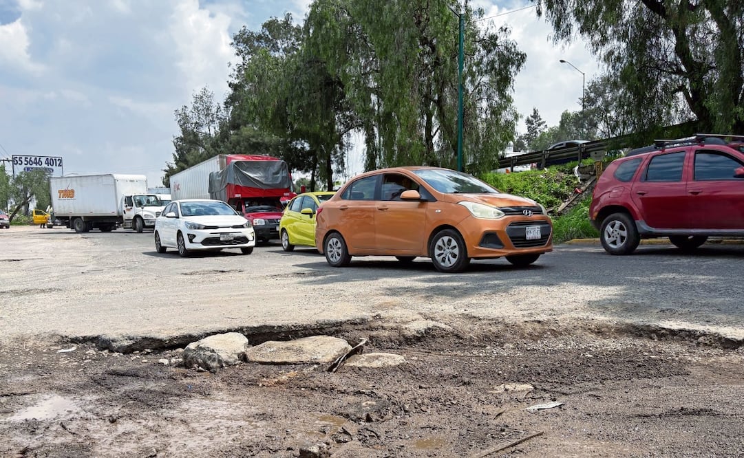 A partir del 30 de junio se tiene previsto comenzar con el bacheo profundo de 22 kilómetros de carriles centrales y 32 kilómetros de laterales de Periférico Norte. Foto: Arturo Contreras / EL UNIVERSAL