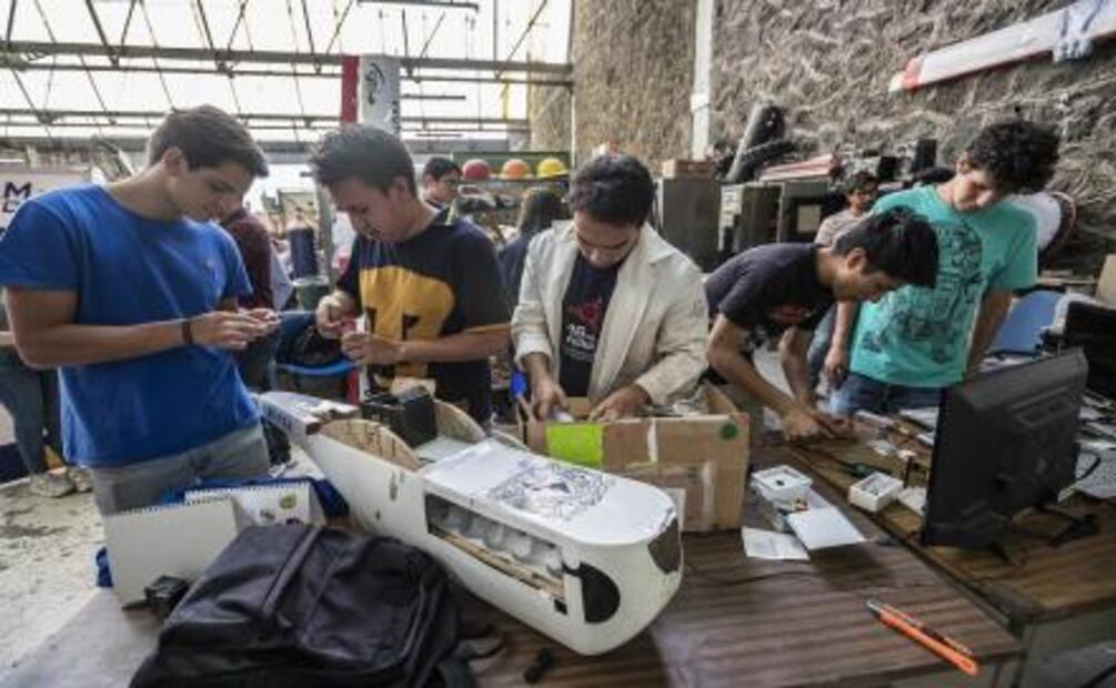 Estudiantes de la UNAM diseñan los futuros aviones mexicanos
