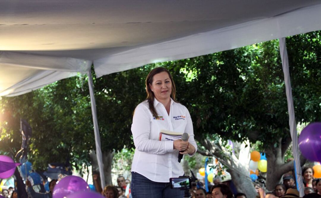 AMLO es el verdadero monarca, revira equipo de Martha Erika