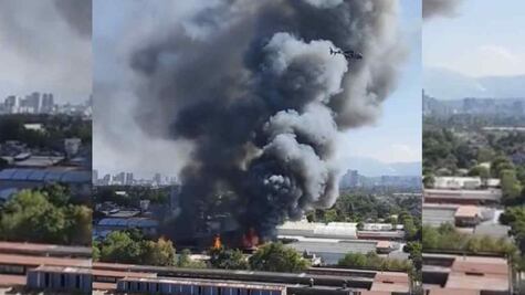 VIDEO: Desalojan a 600 personas por incendio en fábrica de Azcapotzalco