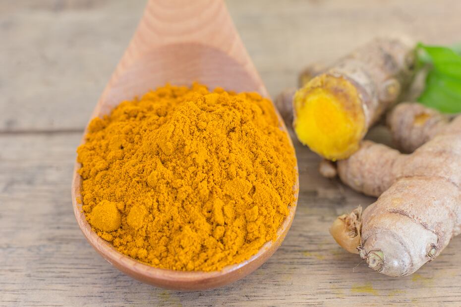 Hierbas como cúrcuma y jengibre destacan por su efecto antiinflamatorio en el sistema digestivo. Foto: Freepik