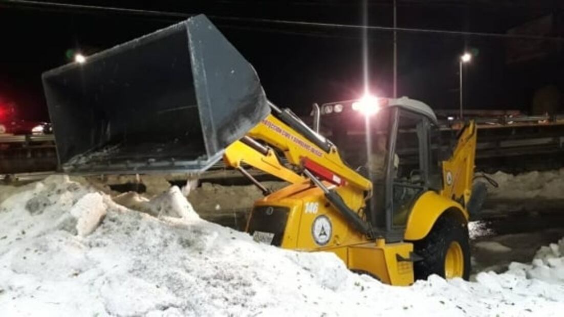 Granizada en Guadalajara alcanza hasta un metro de altura