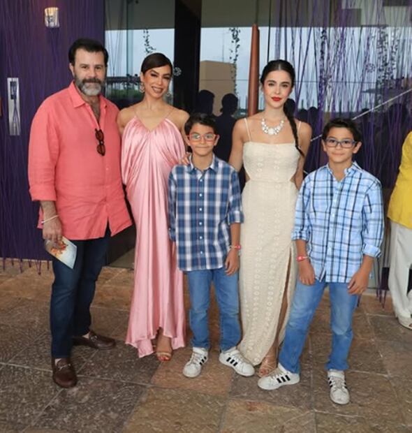 La familia Capetillo-Gaytán vacacionando en Quintana, Roo. Foto: Instagram oficial de Ana Paula Capetillo y Revista Quién.